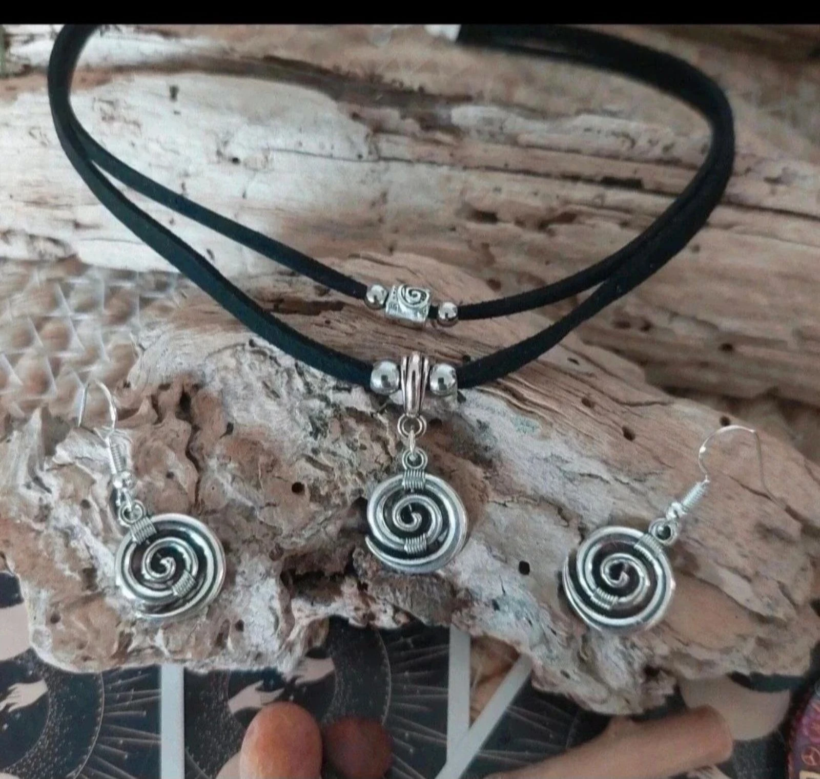 Collar boho rock de doble vuelta en espiral étnica, negro – photo 6